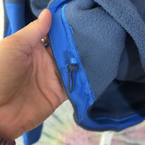 Lululemon Fleece + Ripstop Hiking Pullover
Pitch Blue / Pipe Dream Blue size 6 - Picture 8 of 9